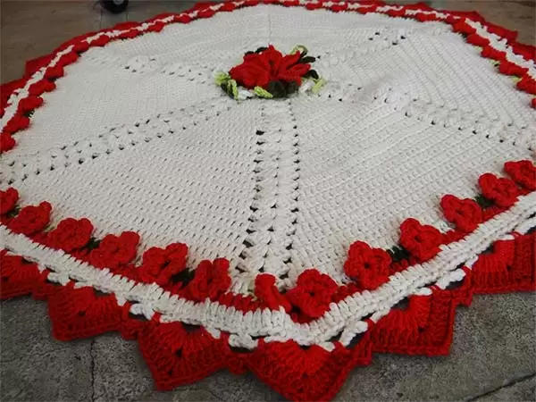tapete-cru-com-vermelho-1