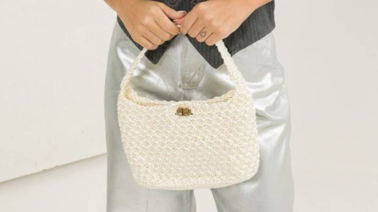 Receita Bolsa Clean de Crochê com o Cordão de Cetim Rabo de Gato