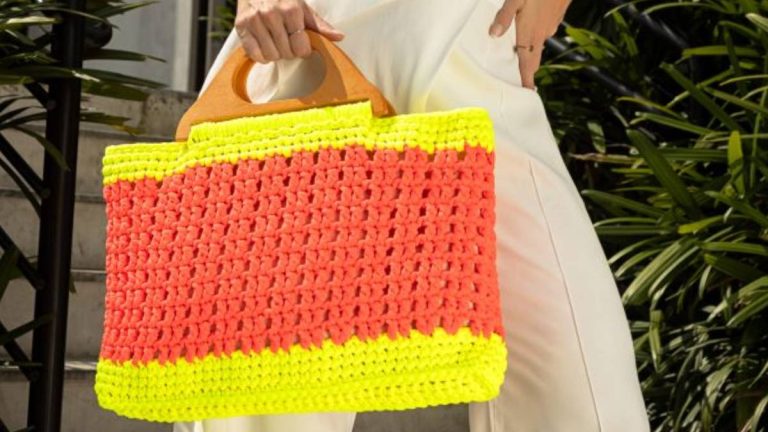 Receita Bolsa Neon de Crochê com o Fio de Malha Premium