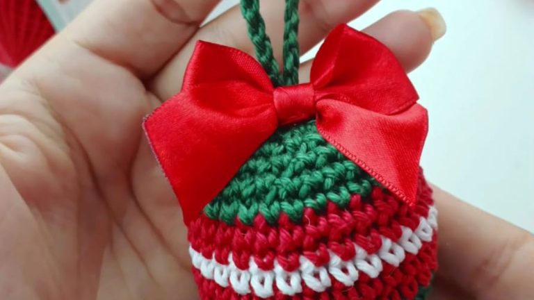 Receita Bolinha de Natal em Crochê com a Linha Amigulove