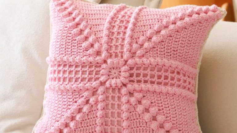 Receita Almofada Rosa Candy de Crochê com o Barbante Barroco Maxcolor