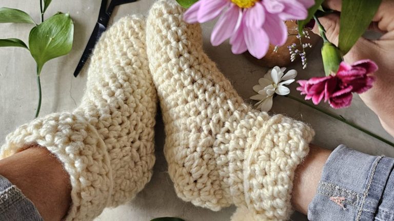 Receita Meia Pompom de Crochê com o Fio Bromélia