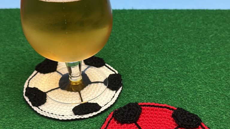 Receita Porta Copos Bola de Futebol de Crochê com o Fio Amigurumi