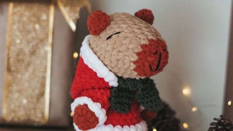 Receita Capivara de Natal com o Fio Amigurumi Chenille