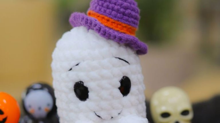 Receita Fantasminha Marshmallow com o Fio Amigurumi Soft e Chenille