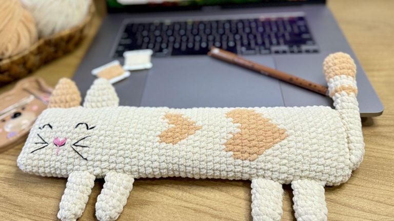 Receita Apoio de Pulso Brrrrr de Crochê com o Fio Vellut Amigurumi