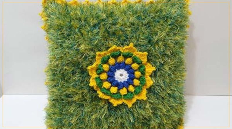 Almofada Brasil de Crochê nas cores da bandeira – verde, amarelo, azul e branco