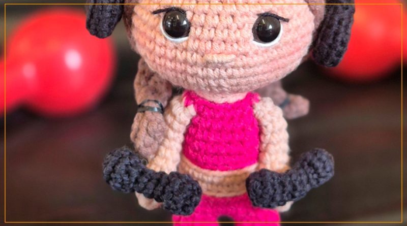 Amigurumi Fitness Maromba de crochê com halteres e fone de ouvido, feito com Fio Balloon Amigo Pingouin