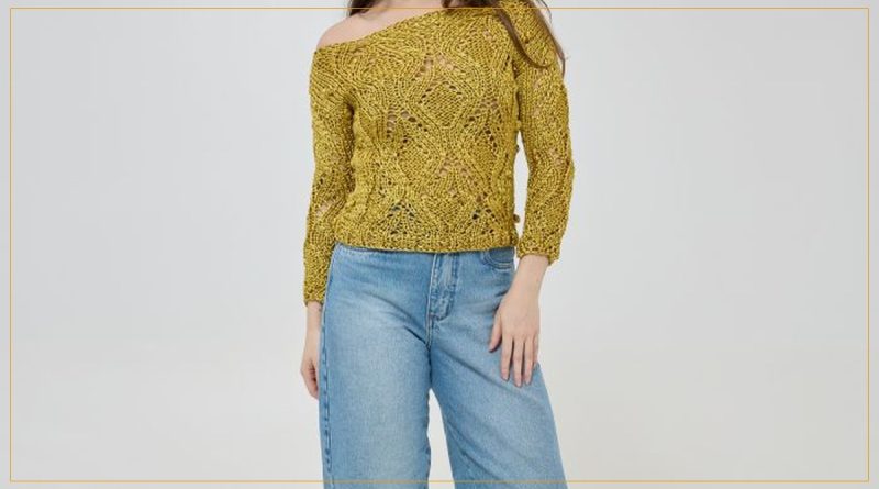 Blusa Aurum de Tricô com Fio Fitonê Círculo — blusa off-shoulder dourada com ponto fantasia vazado