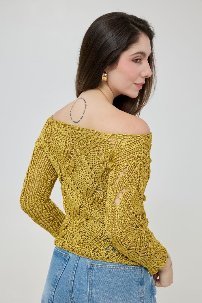 Blusa Aurum de Tricô com Fio Fitonê — detalhe das costas com ponto fantasia vazado cor ouro