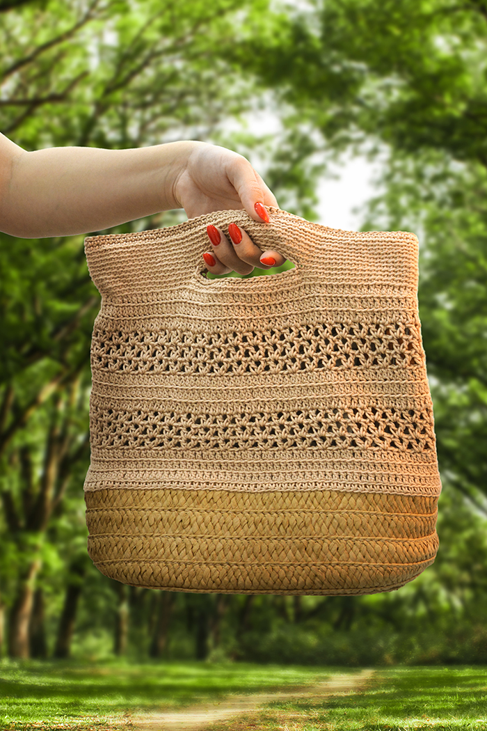 Bolsa Amêndoa de crochê com Linha Duna Círculo e base de palha — ponto fantasia na cor amêndoa