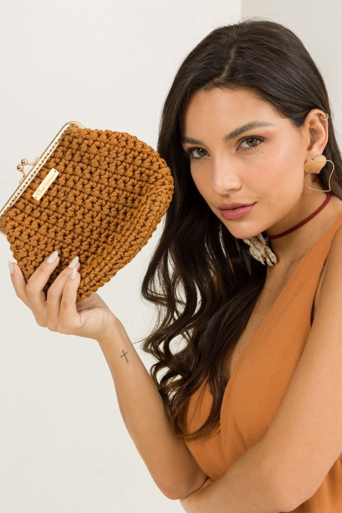 Bolsa Nozes de Crochê em andamento – ponto fantasia com Fio Náutico Círculo