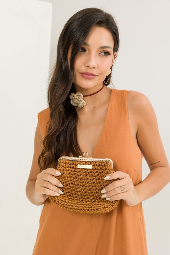 Bolsa Nozes de Crochê – detalhe do ponto fantasia em cor cobre