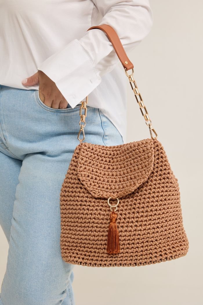 Bolsa Serenata de crochê com Fio Náutico Círculo cor Terracota com alça de corrente dourada
