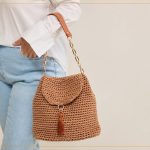 Bolsa Serenata de crochê com Fio Náutico Círculo cor Terracota com alça dourada e pingente
