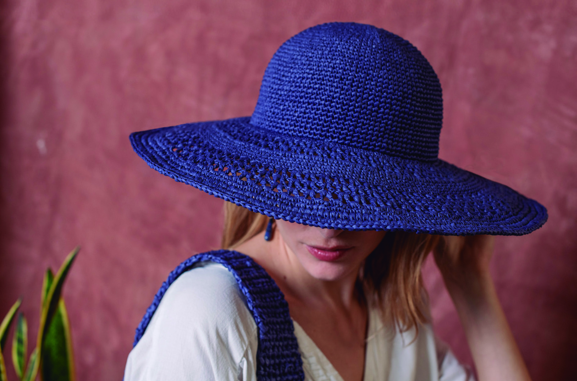 Chapéu Azur de Crochê com Fio DMC Eco Vita Raffia – detalhe da aba com ponto fantasia