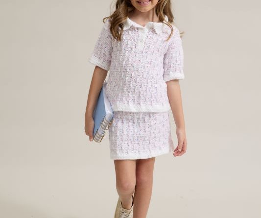 Conjunto Malva de crochê para meninas — saia e blusa cor malva com detalhes brancos