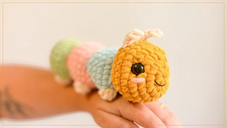Lagarta Aquarela de Amigurumi com Fio Amigurumi Chenille – Receita
