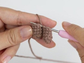 Chifre do amigurumi Cedrico em formação