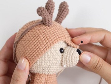Cervo Cedrico com capinha costurada e focinho aplicado