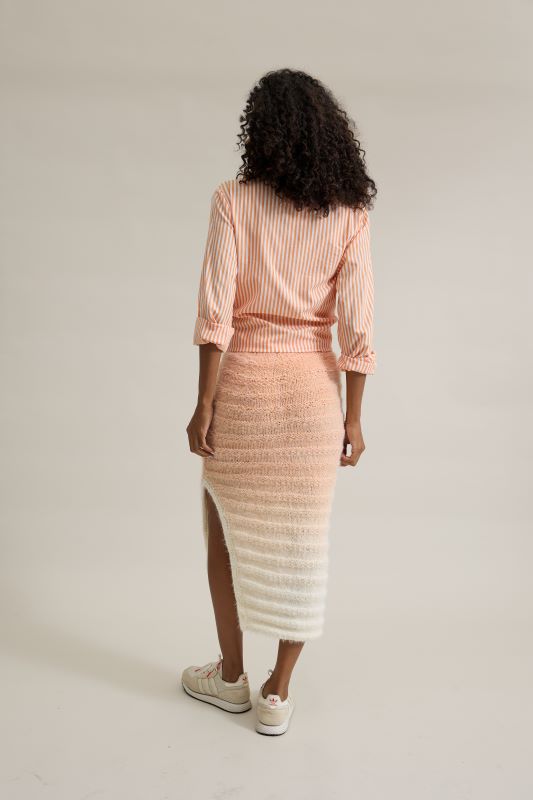 Look completo com a Saia Corais de Tricô — Fio Marfim Círculo cor Abóbora