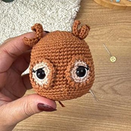 Cabeça com orelhas posicionadas