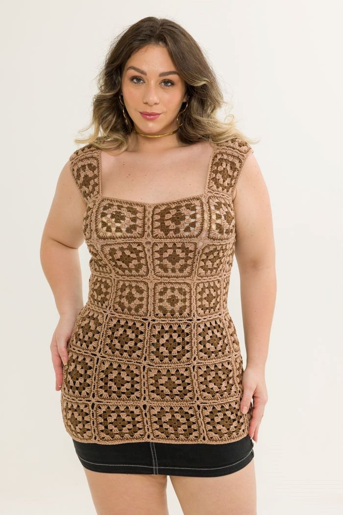 Blusa Chocolate Squares de crochê com Linha Anne Círculo — vista frontal