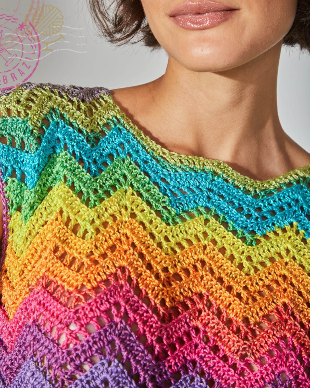 Detalhe do ponto fantasia Chevron da Blusa Rio em crochê