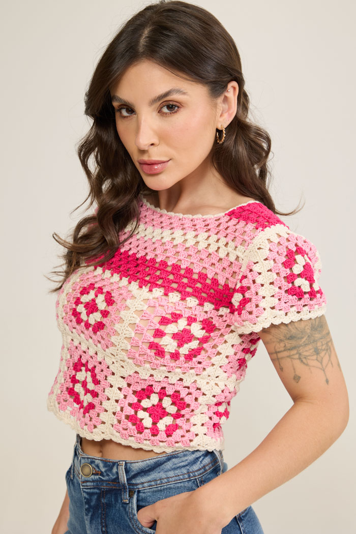 Detalhe das costas da Blusa Roseira de Crochê com Cléa Duplo