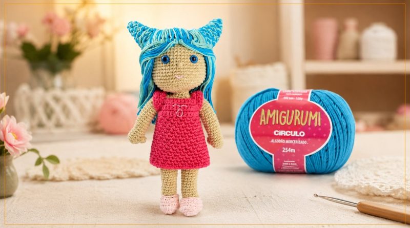 Boneca Touro de Amigurumi com cabelo azul turquesa e vestido rosa feita com Fio Amigurumi Círculo