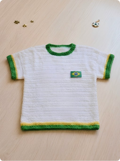 Camiseta Brasil Elegance de crochê feita com fio Cisne Elegance, com aplicação da bandeira do Brasil