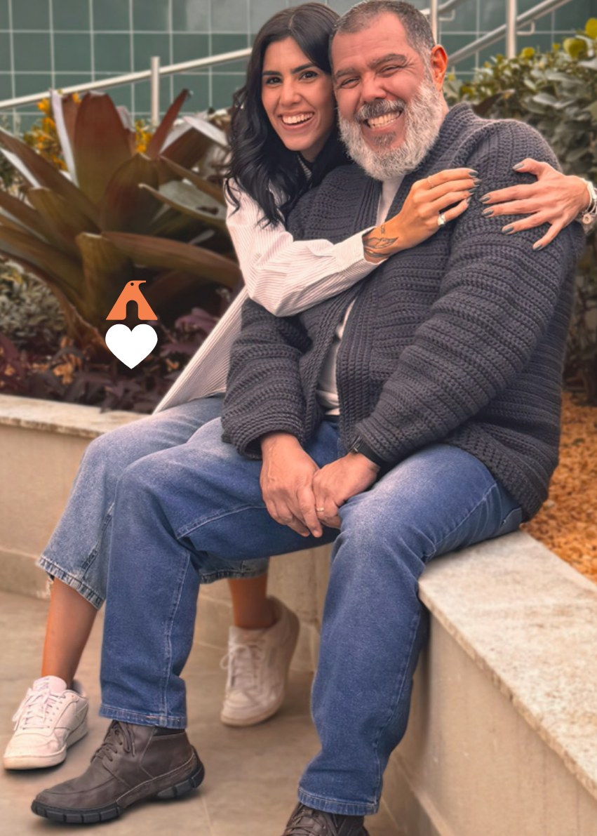 Pai e filha usando o Casaco Baska de Crochê — especial Dia dos Pais Pingouin