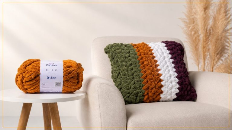 Almofada de Crochê com Cisne Hug – Receita com Gráfico e Vídeo