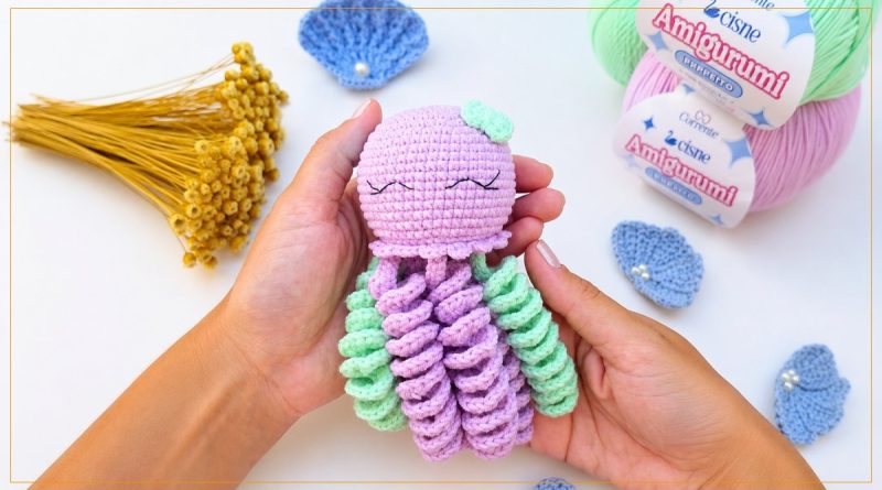 Polvo Amigurumi em crochê com Fio Cisne Amigurumi Perfeito nas cores lilás e verde água