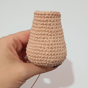 Corpo do esquilo Enrico amigurumi em progresso