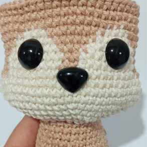Posicionamento dos olhos e focinho do esquilo Enrico amigurumi