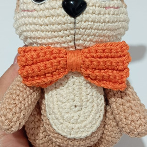Gravata borboleta de crochê do esquilo Enrico amigurumi — montagem e resultado