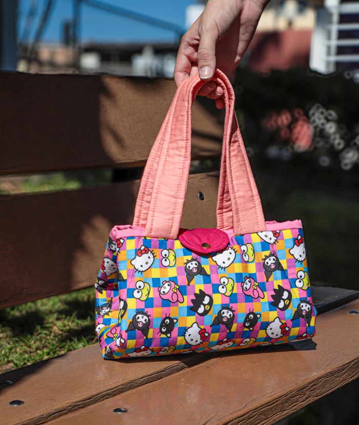 Lancheira Origami de Patchwork com Tecido Hello Kitty and Friends — vista frontal fechada