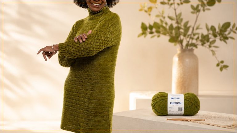 Vestido de Crochê com Gola Alta: Elegância Quentinha pro Inverno