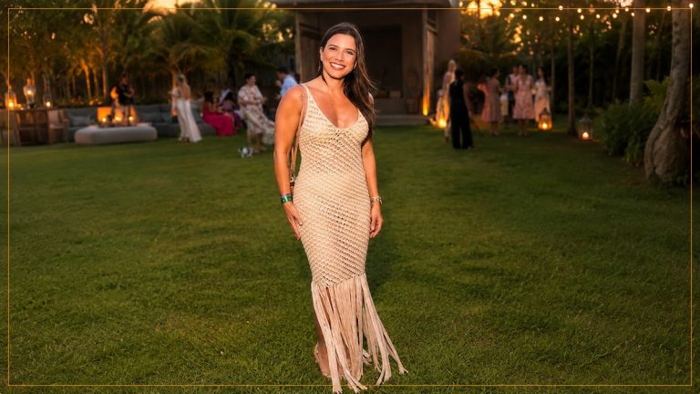 Vestido Esterlina com Franjas – Sofisticado e Versátil