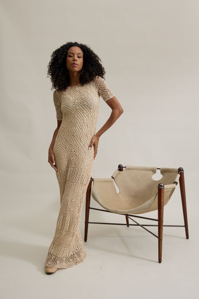 Vestido Serena de crochê – vista das costas com abertura e zíper