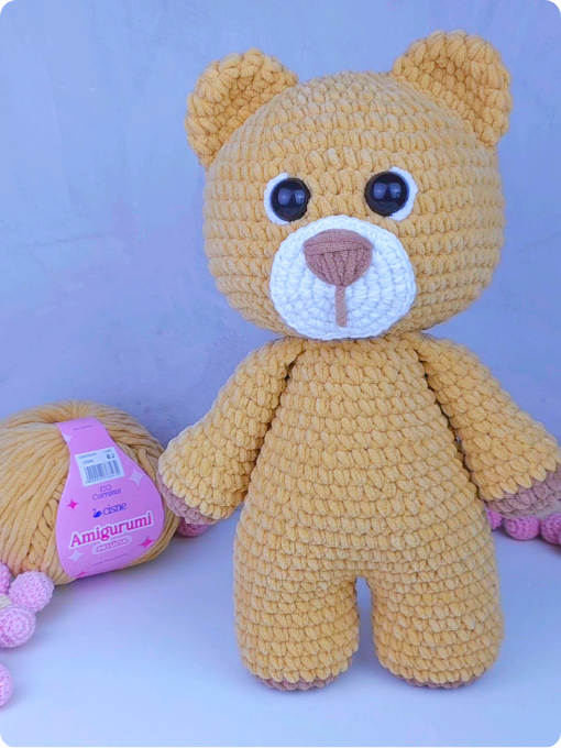 Ursinho Pelúcia Amigurumi de Crochê com Fio Cisne Amigurumi Pelúcia nas cores castanho 2003 e bege soft 2006