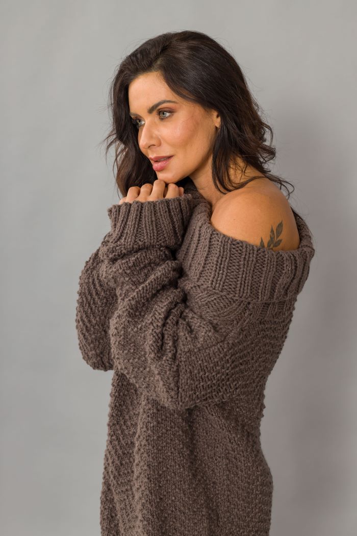 Blusa Chumbo de Tricô – vista lateral mostrando o volume e o caimento do Fio Amiga
