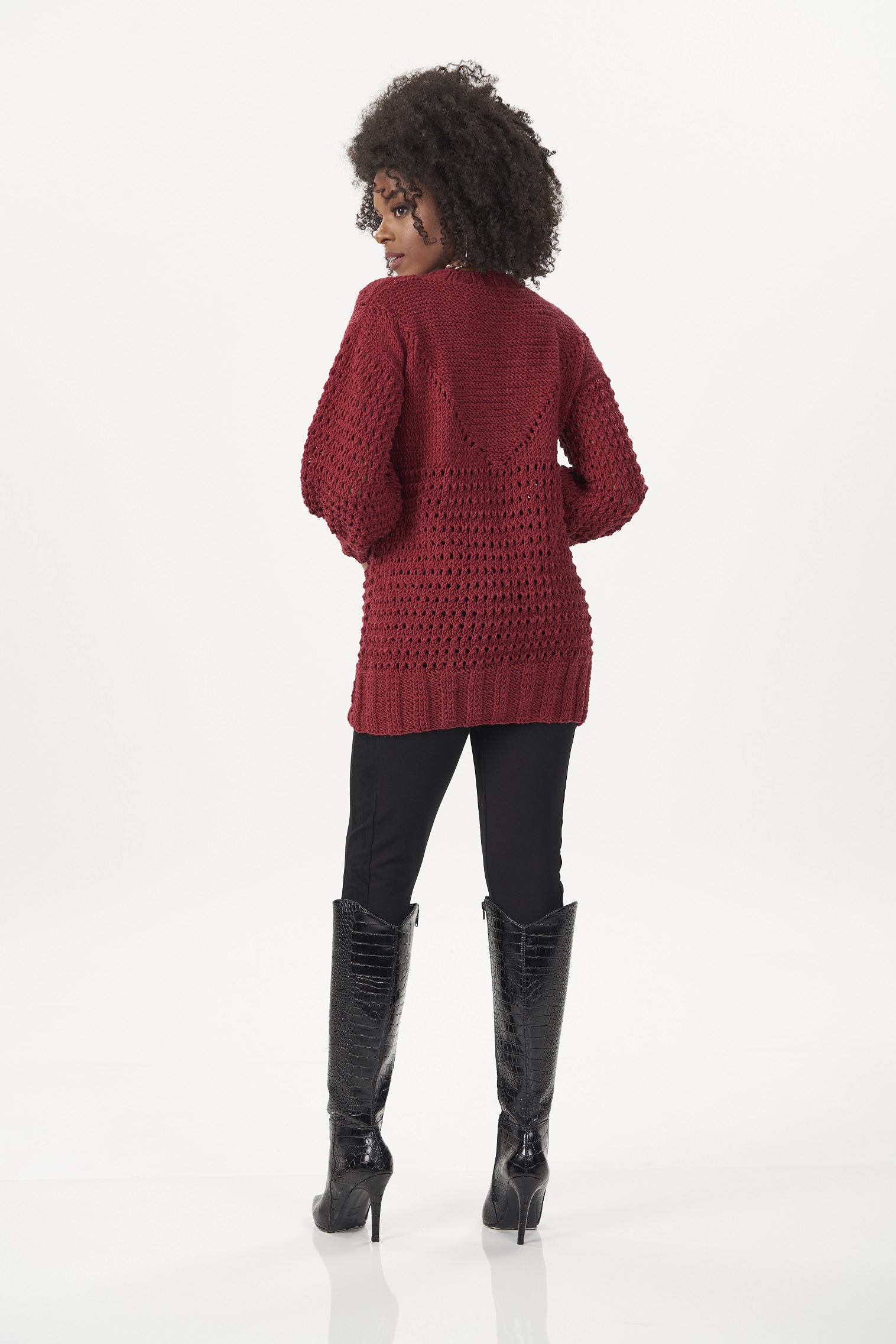 Blusa com Pala de Tricô Harmony – vista lateral mostrando a textura do ponto ajurado e o caimento da manga
