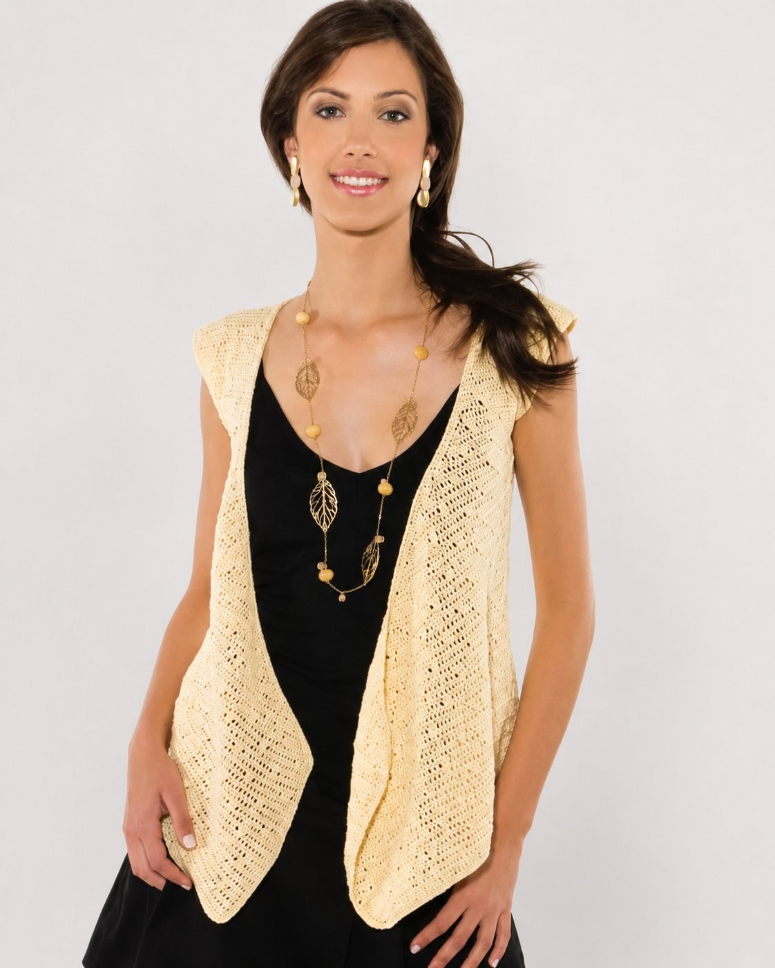 Blusinha Amarela 2 em 1 de Crochê — modo colete aberto com decote transpassado e ponto fantasia rendado em amarelo suave