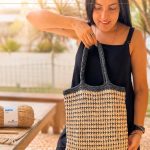Bolsa Bicolor de Crochê com Fio Cappio Pingouin – Receita Bolsa Bicolor de Crochê com Fio Cappio Pingouin — bege e grafite, tote bag ponto puff