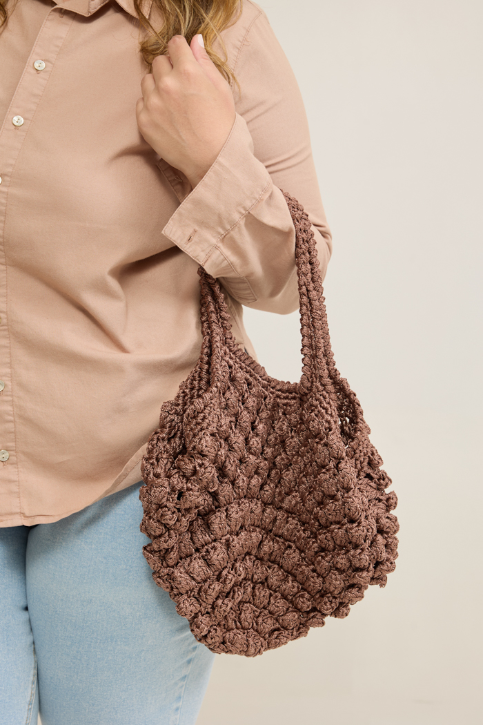 Bolsa Castanha de Crochê com Liza Moda Grossa — detalhe do acabamento em ponto caranguejo