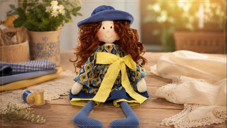 Boneca Amália de Costura com Tecido Patchwork – Receita com Molde