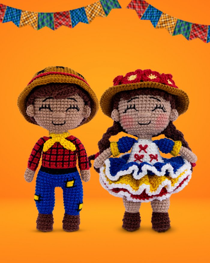 Boneco Chico e Boneca Maria juntos — casal caipira junino em amigurumi de crochê