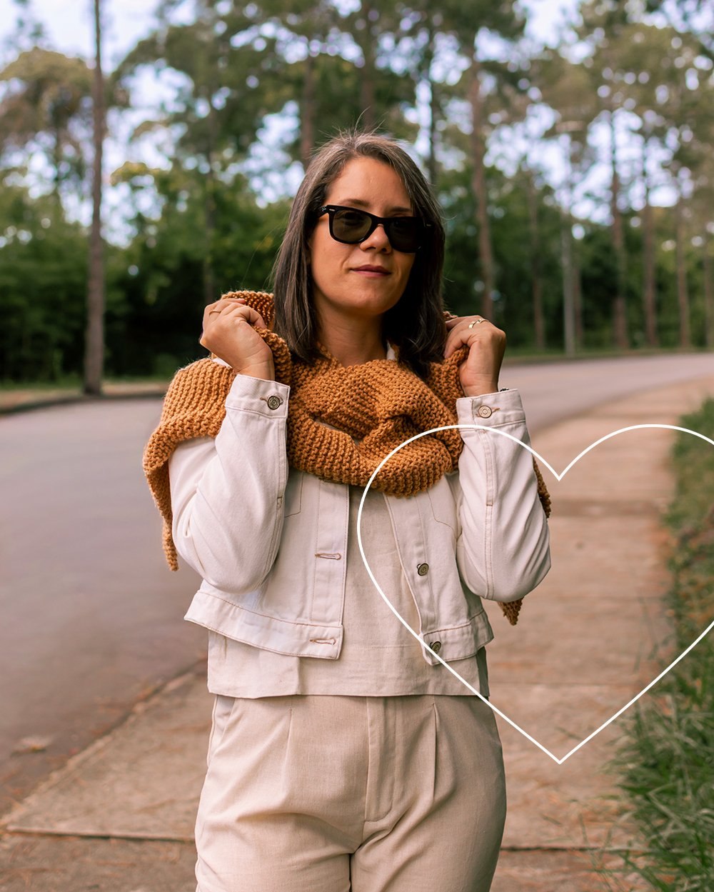 Cachecol Jaspe usado como snood — Fio Flash Pingouin cor granola 9756